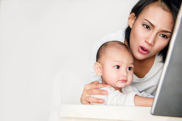 Pictures of Asian women embrace the boy