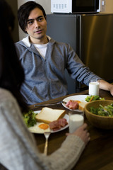 新婚夫婦の朝食