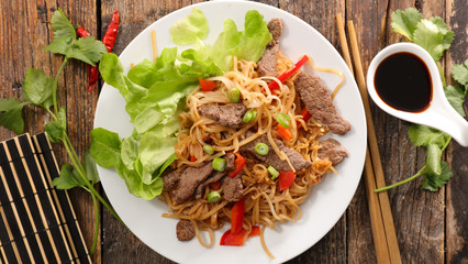 fried noodles with beef