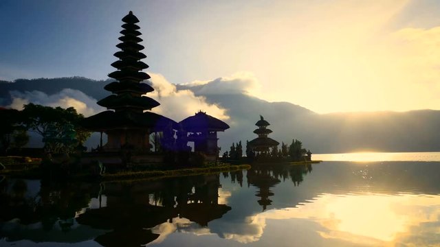 4K Timelapse Movie Sunrise of Pura Ulun Danu Bratan Temple, Bali, Indonesia