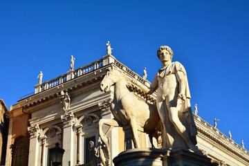 Obraz premium Marble statues of the Dioscuri, Castor and Pollux, at the top of the staircase, with Capitol Square or Piazza del Campidoglio in background. Rome, Italy.