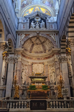 Altar of Saint Rainerius, the patron saint of Pisa and of travellers, in the Cathedral - Pisa, Tuscany, Italy