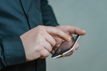 Work with the display of the mobile phone. Dialing the number.