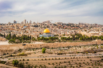 Fototapeta premium Panoramiczny widok na stare miasto w Jerozolimie.