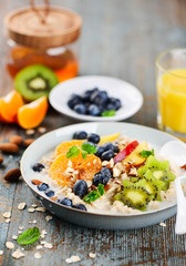 Oatmeal porridge with berries and honey