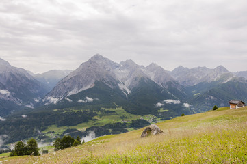 Fototapeta na wymiar Scuol, Ftan, Engadin, Unterengadin, Flurinaweg, Wanderweg, Alpen, Motta Naluns, Graubünden, Nationalpark, Tarasp, Vulpera, Fontana, Sommer, Schweiz