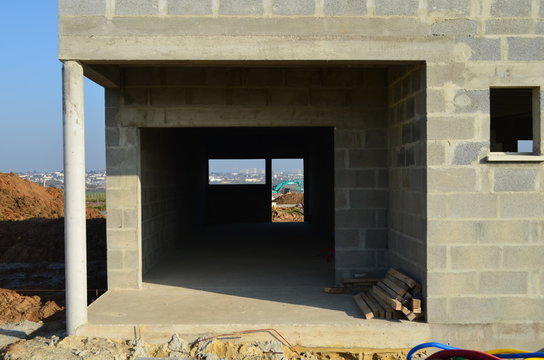 Maison contemporaine en construction (France)