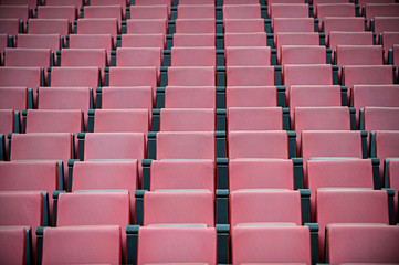 Naklejka premium Rote Sitzreihen im Stadion