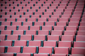 Fototapeta premium Rote Sitzreihen im Stadion