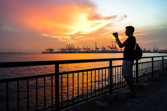 Photographer man sunset silhouette at Labrador Park