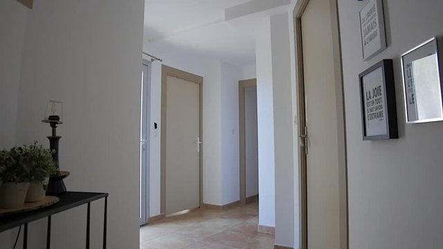 Couloir villa portes