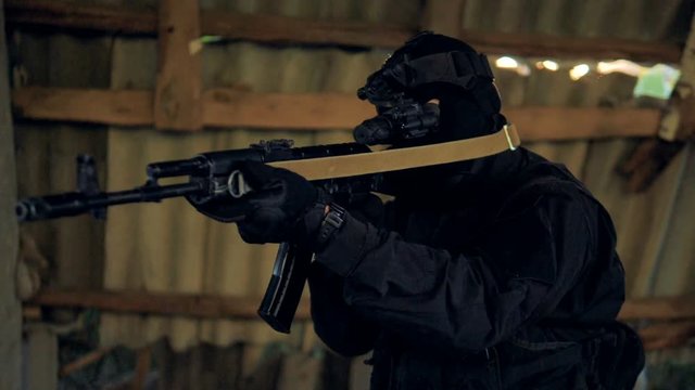 A SWAT fighter moves with the rifle on shoulder. 