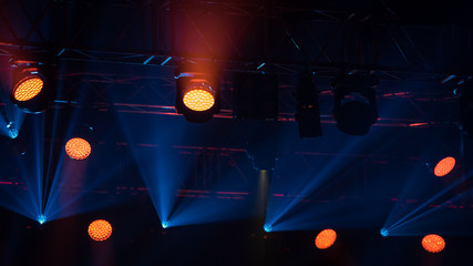 Oświetlenie sceniczne - Tło eventowe © BlackMediaHouse