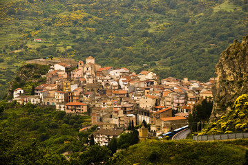 Roccella Valdemone, comune in provincia di Messina, che si trova nella Valle dell'Alcantara (Sicilia)