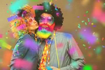 Fototapeta premium Fröhliches Pärchen feiert Fasching