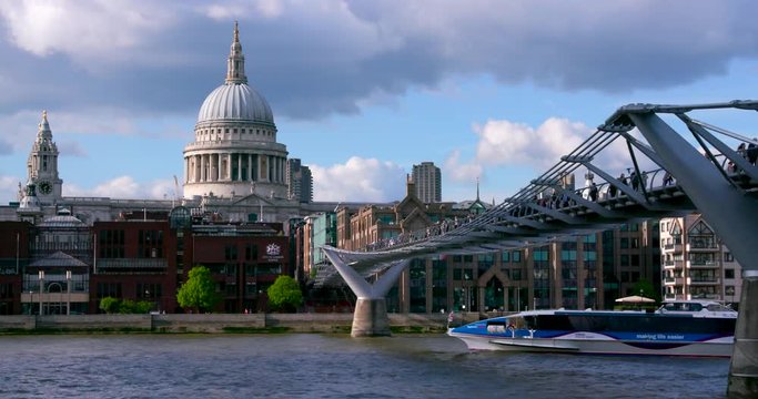 St. Paul'S Cathedral & Millennium Bridge; London Street Scenes; River Thames, London, England