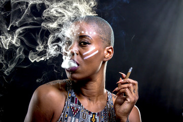 Obraz premium african female smoking