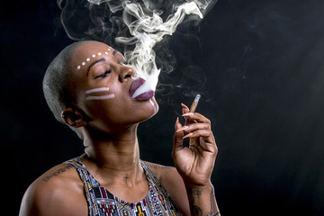 Obraz premium african female smoking