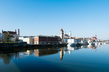 Panorama von Passau mit Rathaus und St. Stephan Dom an der Donau