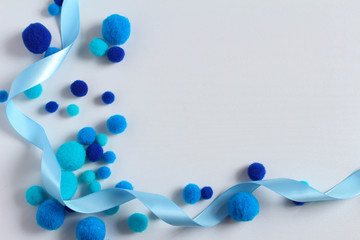 青いリボンのプレゼントのイメージ