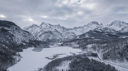 Drohnenaufnahme Totes Gebirge Almsee Grünau Österreich