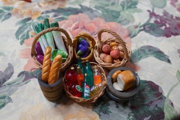 おままごと　手作り　ドールハウス　紙粘土　クラフト　籠