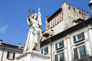 Fototapeta na wymiar The Statue of Victory, a memorial of Italian war against Austria. Piazza della Loggia, Brescia, Italy