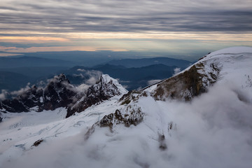 Obraz premium Aerial view of the famous volcano, Mount Baker, that can be seen from Vancouver and Seattle. Located in Washington State.