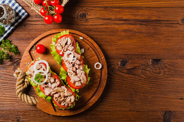 Delicious tuna sandwich, served with lettuce, tomato and onion.