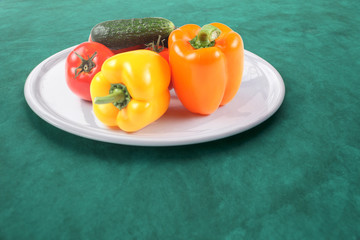 Divers légumes sur plat