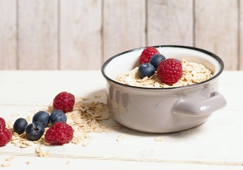 Oatmeal and berries
