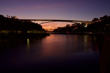 Fototapeta na wymiar Ponte do Infante sobre o rio Douro