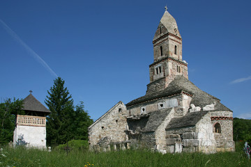 Densus, älteste Steinkirche Rumäniens aus dem 13. Jahrhundert