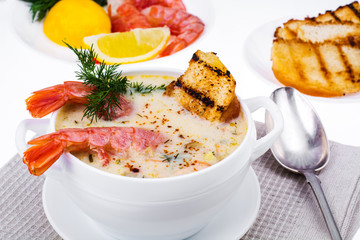 Creamy cream soup with shrimps