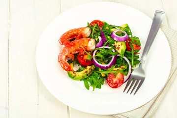 Fresh vegetable salad with shrimps