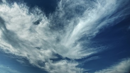 Obraz premium moving clouds and blue sky time lapse.