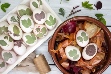 Obraz premium Ostereier natürlich färben