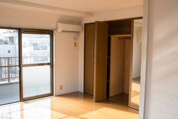 Empty room with closet for rent in Tokyo, Japan　賃貸アパートの空室