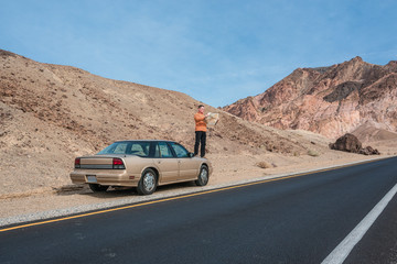 homme recherchant son chemin