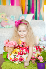 Obraz na płótnie Canvas Pretty little girl n a spring easter studio decorations