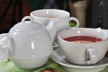 grapefruit tea with sweet cookies and sugar cubes