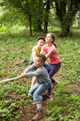 Fototapeta premium Tug-of-war in park