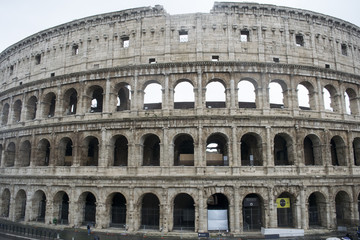 Fototapeta na wymiar frontal view of the olosseum in Rome