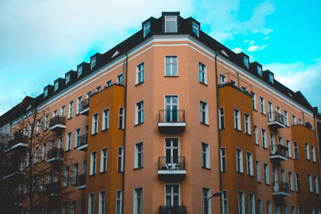Fototapeta na wymiar brown and high contrasted corner building in berlin