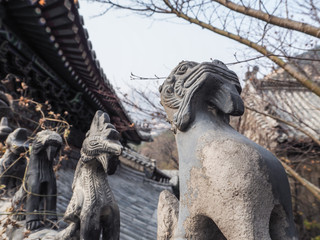 Fototapeta premium Row of stone roof figurines at the Huayan temple at mountain Laoshan, Qingdao, China