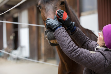 laughing about combing head