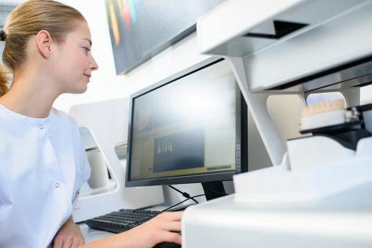 dental nurse using computer