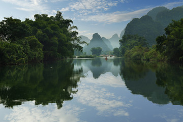 Fototapeta na wymiar view of li river with bamboo raft, at Yangshuo ,china