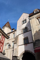 Fototapeta na wymiar Bourgogne - Côte-d'Or - Sémur-en-Auxois - Porte Guillier