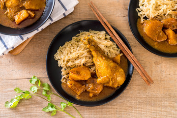 Chicken Massaman Curry Paste with Noodle